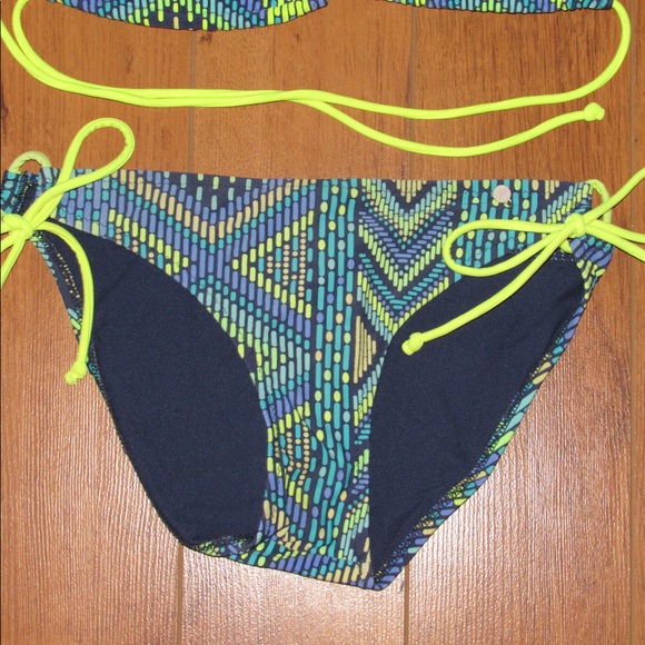 American Eagle Bikini Swimsuit - Picture 3 of 4
